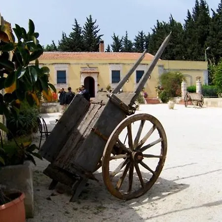 Masseria Damma منزل ريفي *